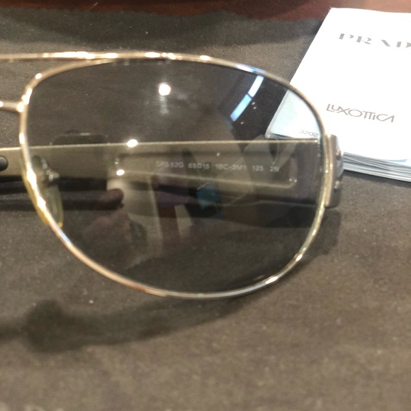 Prada sunglasses- scratch free - Picture 7 of 10